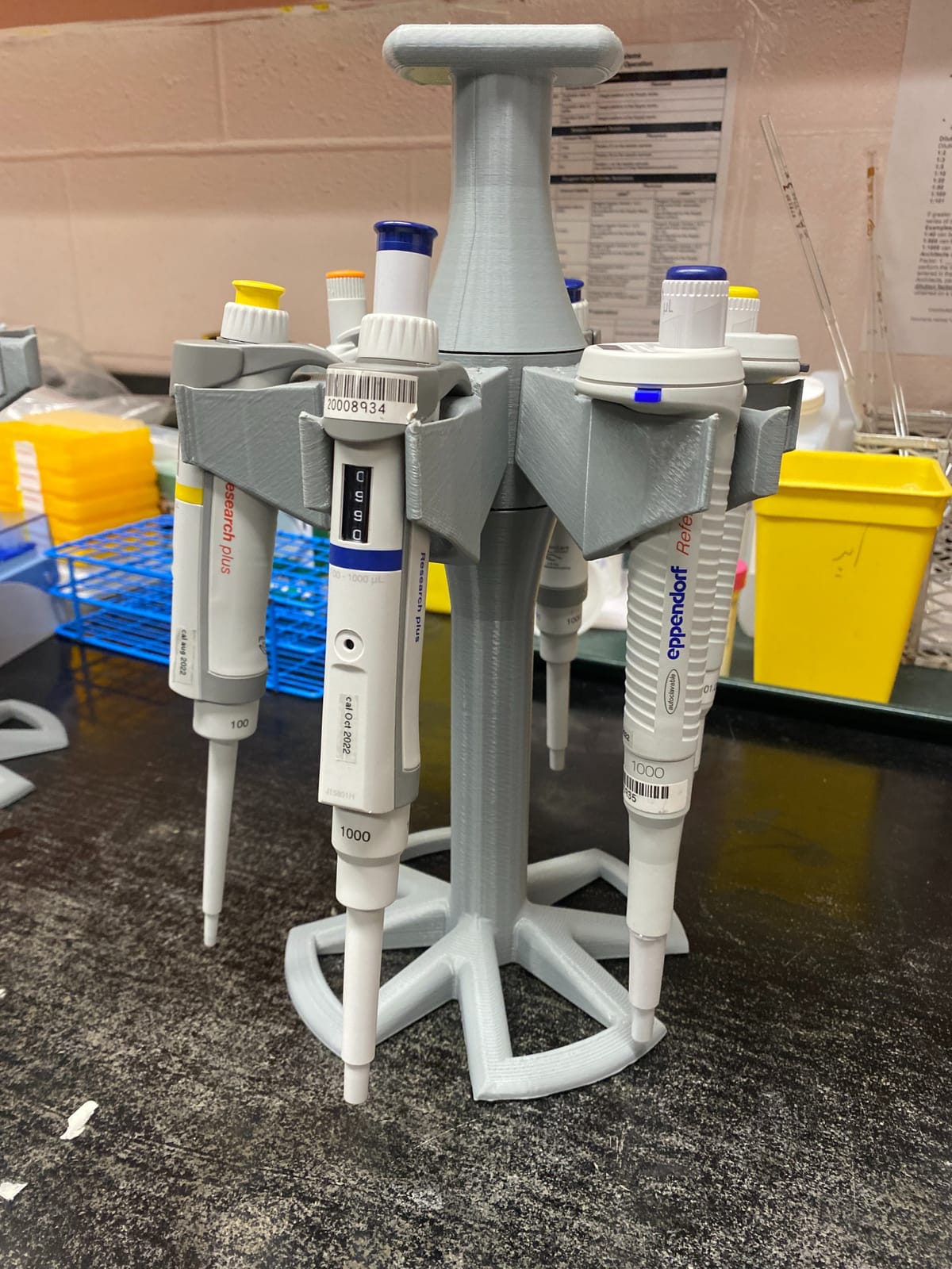 Rotating multi-pipette stand