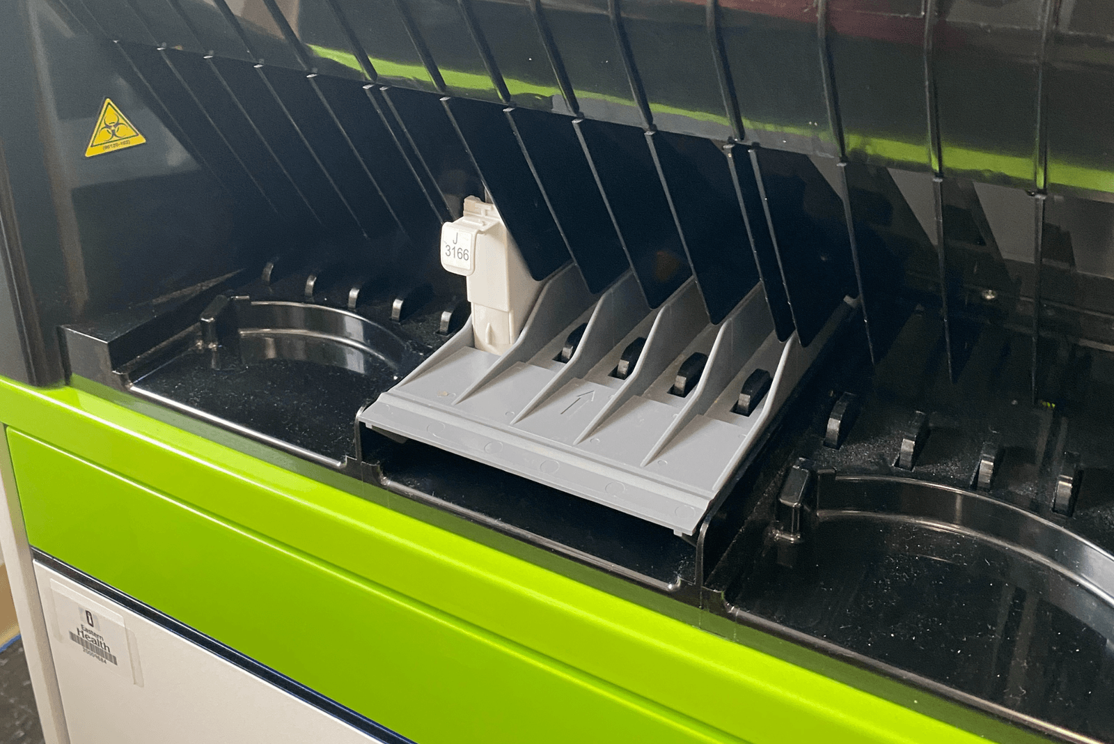 Custom sample holders for diagnostic analyzers